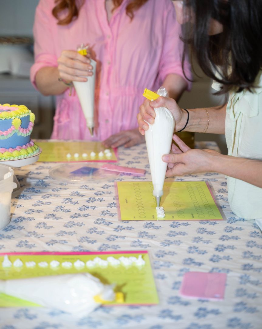 Simone Rocha Cake Course Plan a Private Cake Class Today! – Let Luce Bakery